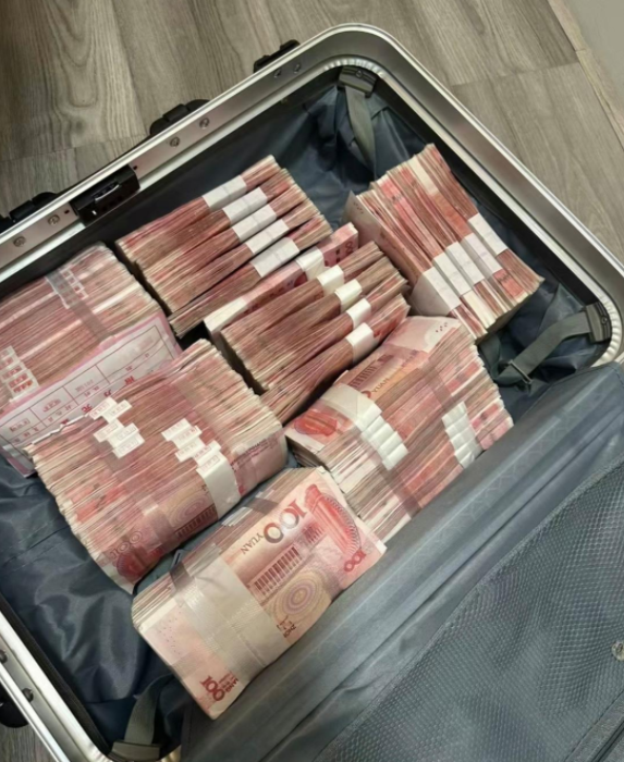 夫妻俩一起打工,想攒200万得攒多久呢?