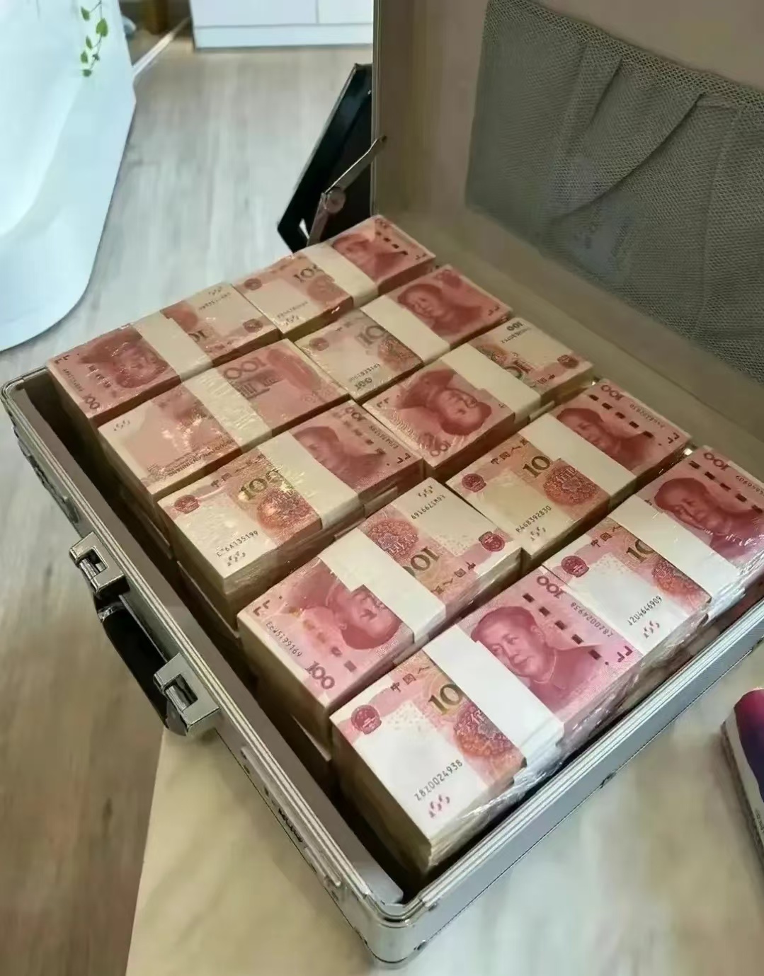 4. 存款超过50万:比大