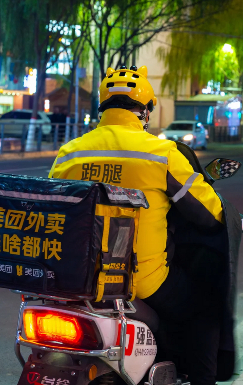 重庆涪陵区,昨日凌晨1点,一位36岁女白领点外卖,外卖到时已经晚了40