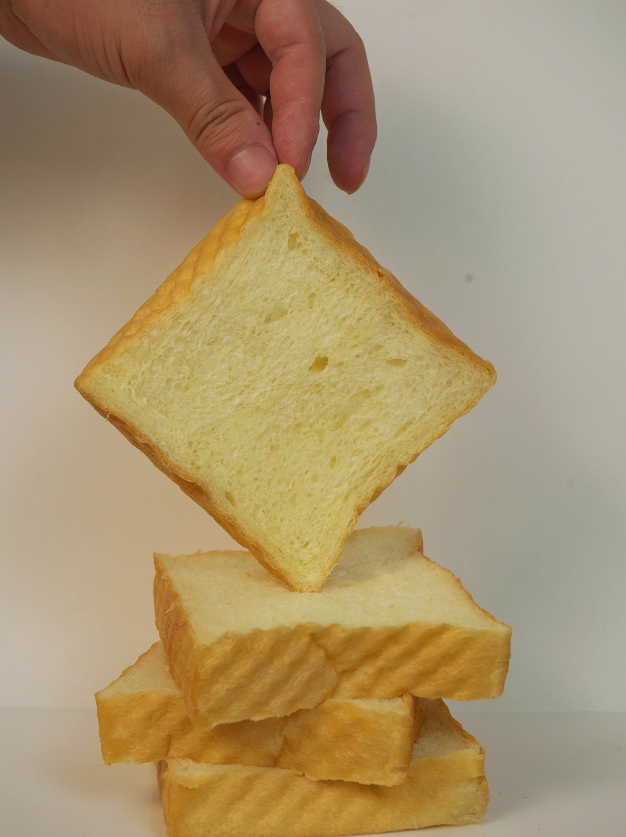 云朵般柔软的日式温泉吐司,奶香四溢 组织拉丝细腻,犹如云朵般洁白