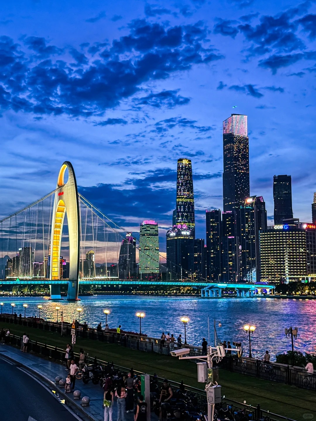 去了广州旅游,不得不承认,广州的现状让人无奈,必须吐槽一下 1,在广州