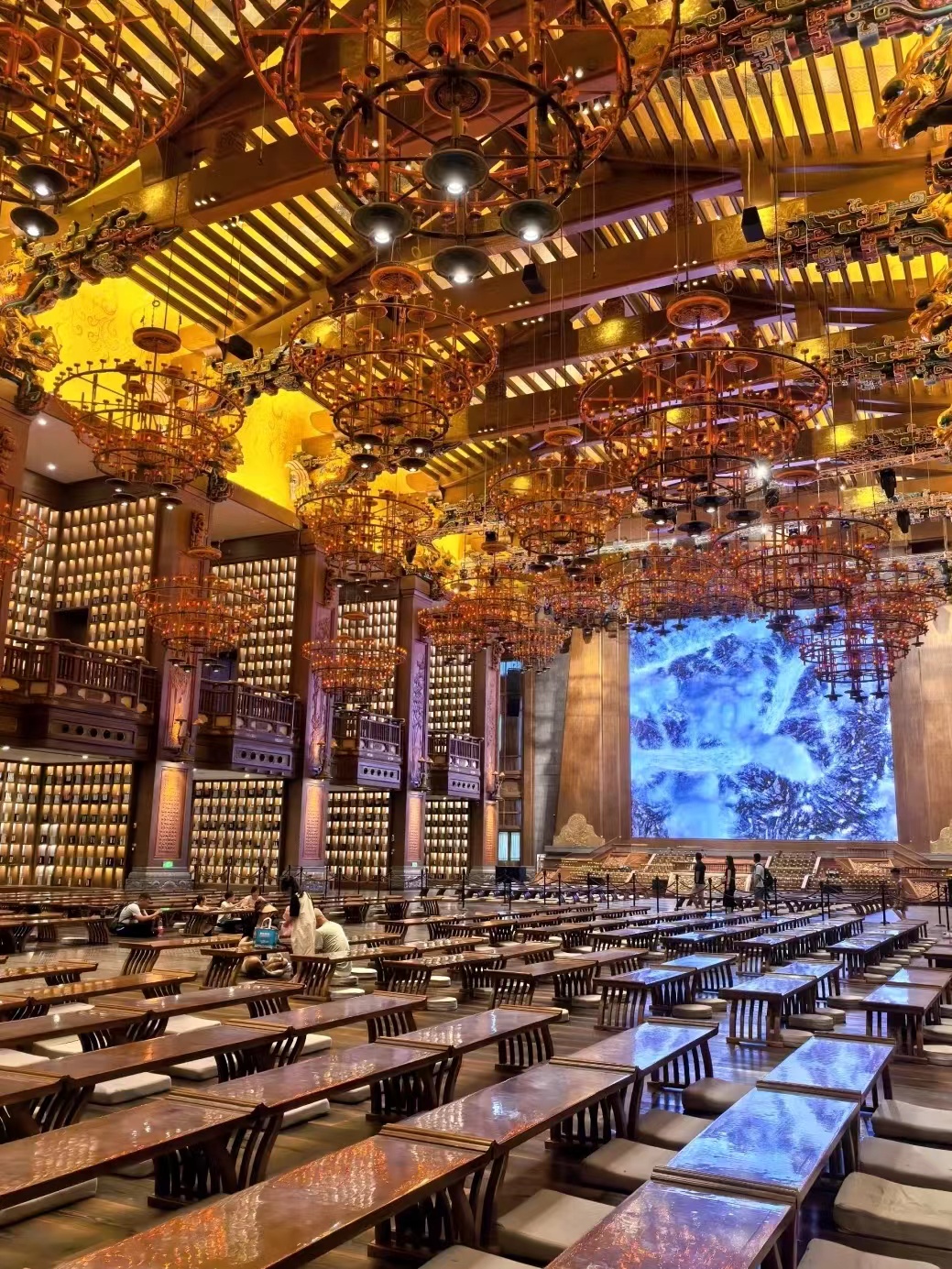 第十届尼山世界文明论坛在山东济宁曲阜尼山举办,700余名中外嘉宾围绕