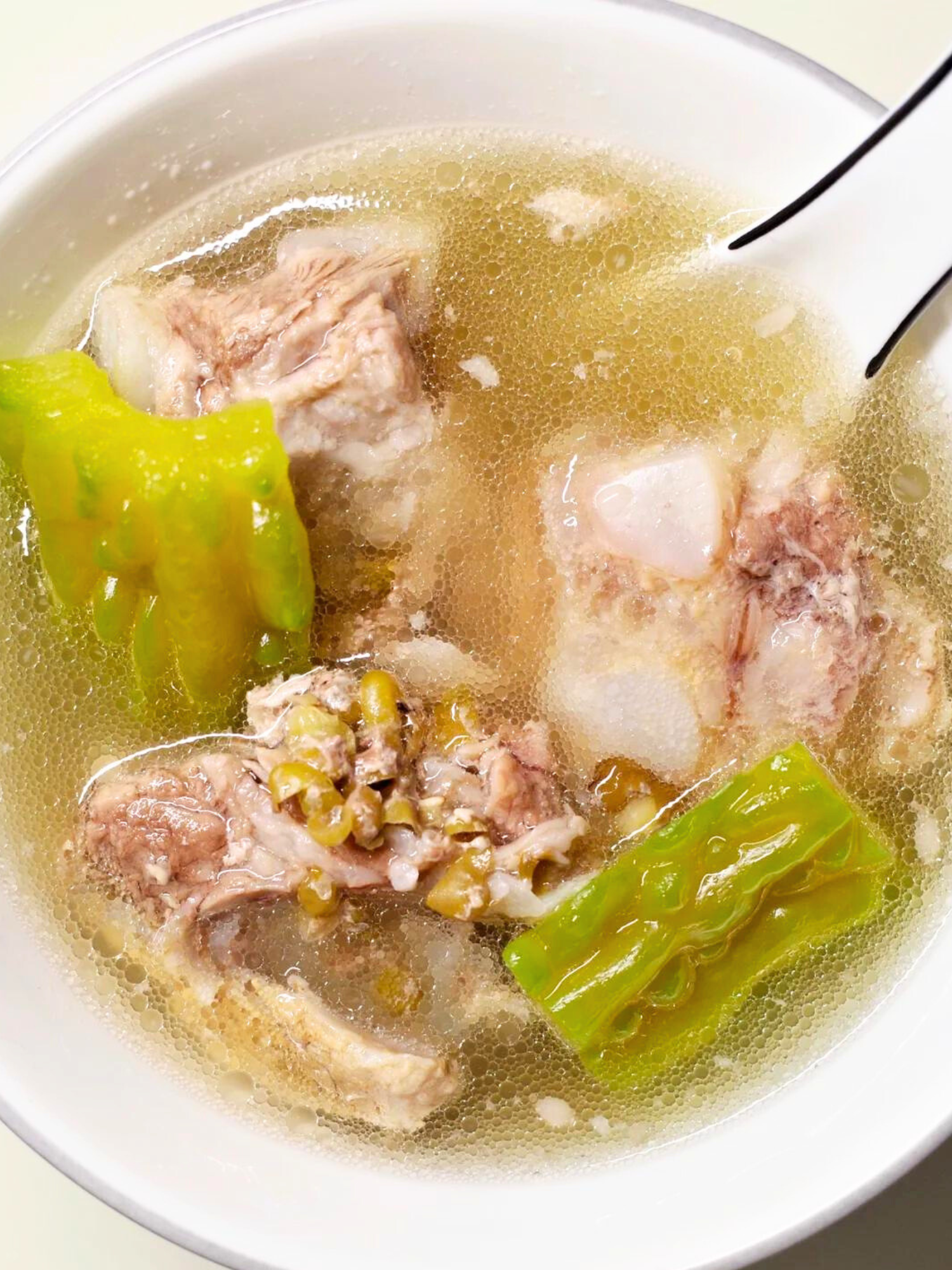 夏季解暑降火一定要多喝苦瓜绿豆排骨汤