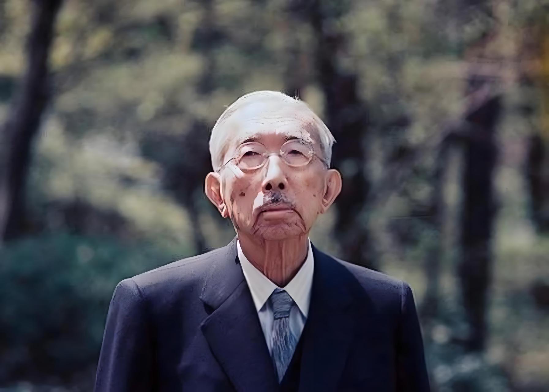 在日本的近代史中,昭和天皇裕仁(1901年4月29日-1989年1月7日)扮蚜怂