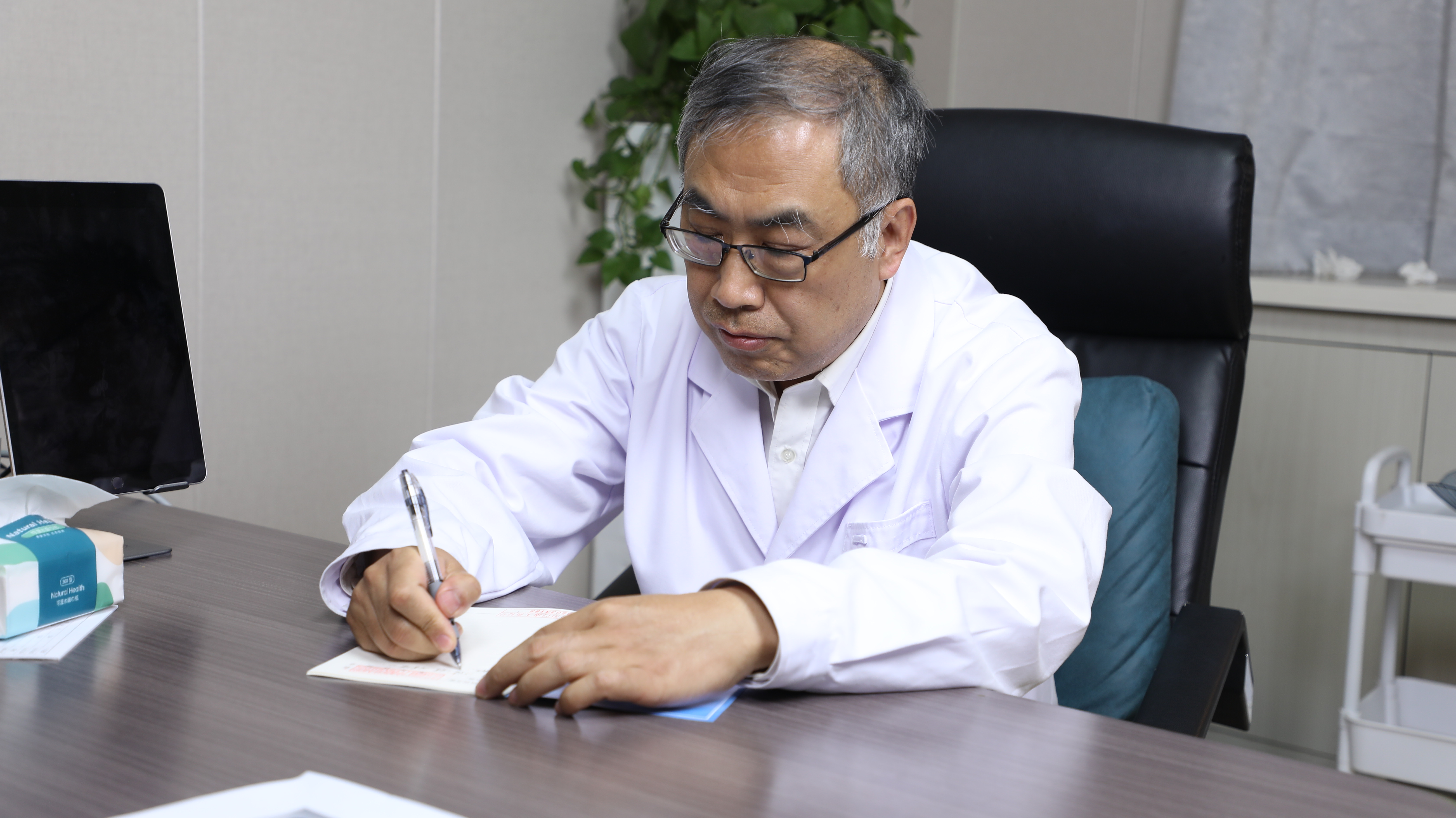 精神科医生说点大实话:不怕抑郁难治,就"怕"遇到年轻患者!