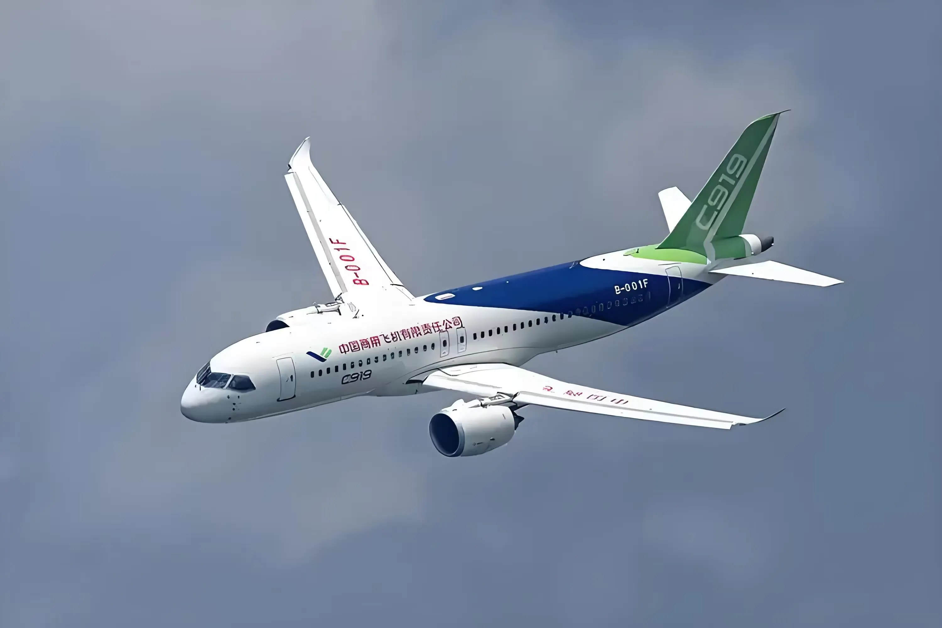 美国又被当头棒喝,中国c919客机投入春运,波音被架空