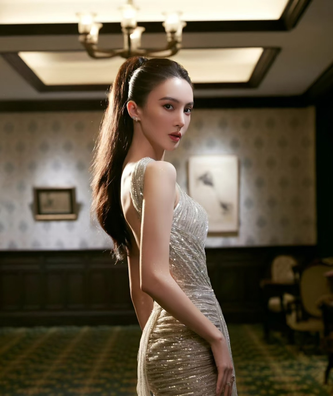 原本以为,带着金晨一起冲,她也能像自己一样红得发烫,可现实却像一盆