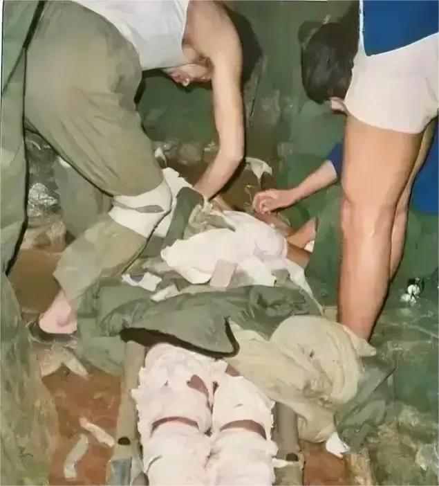 地雷爆炸带来了巨大的伤害,许多战士因此失去双腿,双臂甚至牺牲生命