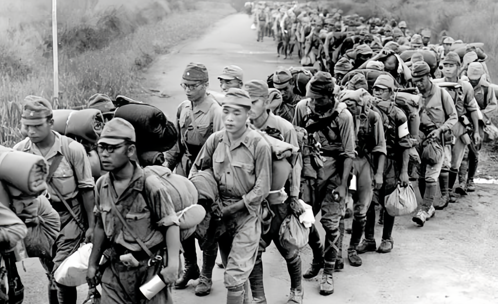 1945年,哈尔滨,日本兵投降,放下武器.苏联红军士兵记录