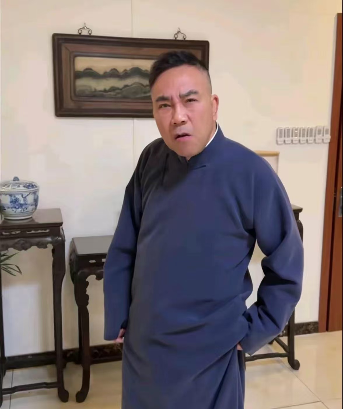 杨议这二天要拜师高兴的拍视频他徒弟要拜师徒弟说拜师着什么急呀