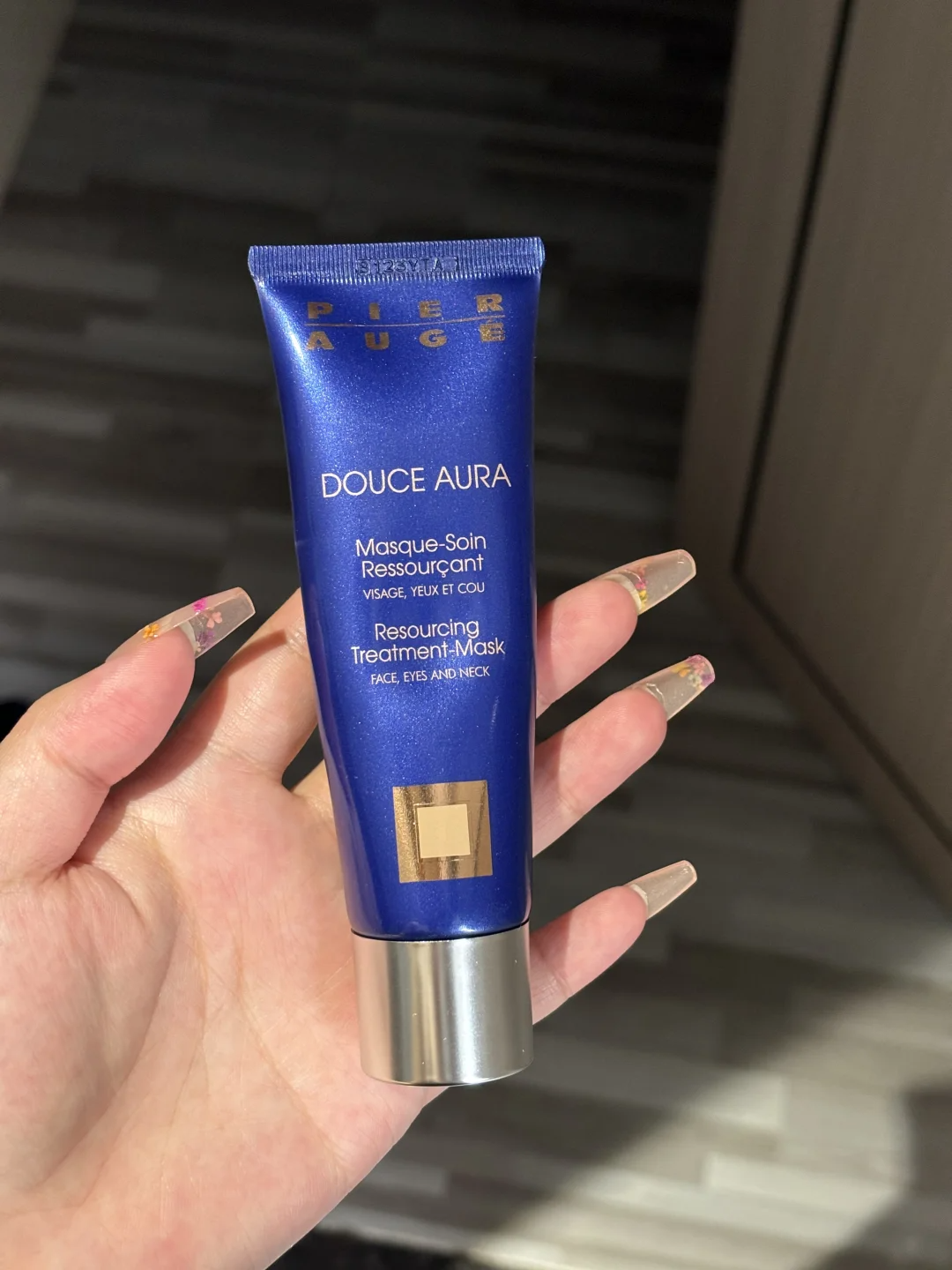 这个佩尔赫乔的融雪面膜用完脸嫩都得能掐出水,还亮得跟灯泡似的!