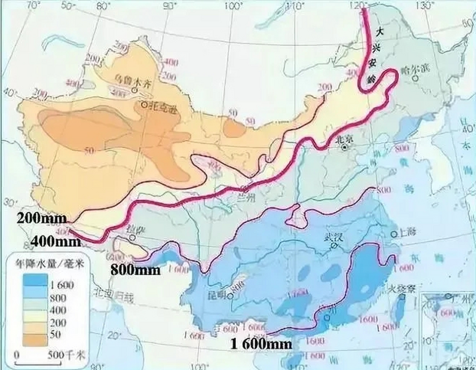 内蒙古自治区全境基本上在400毫米等降水线之外,年降水量300毫米左右