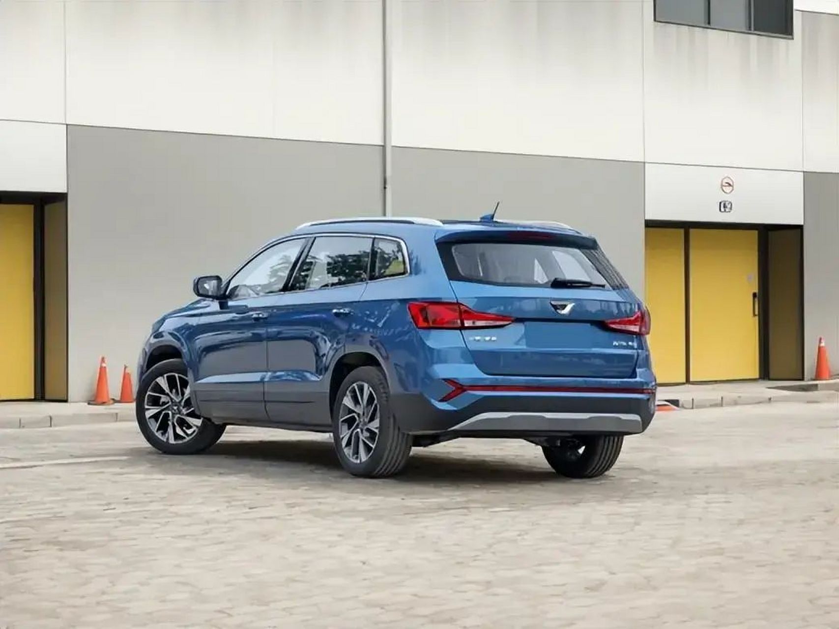 捷达车,作为一款经典的家用轿车,凭借其稳定的性能和经济的油耗,在