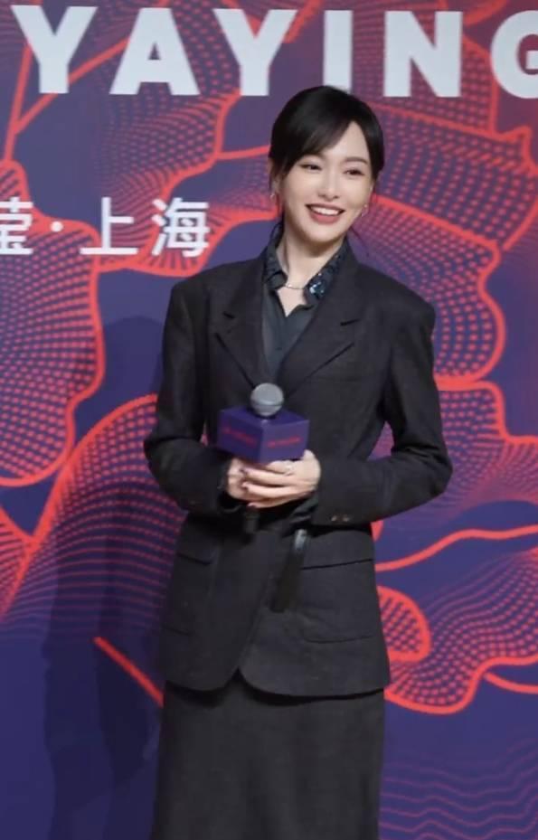 唐嫣亮相上海时装周啦!这一消息瞬间引发众多关注