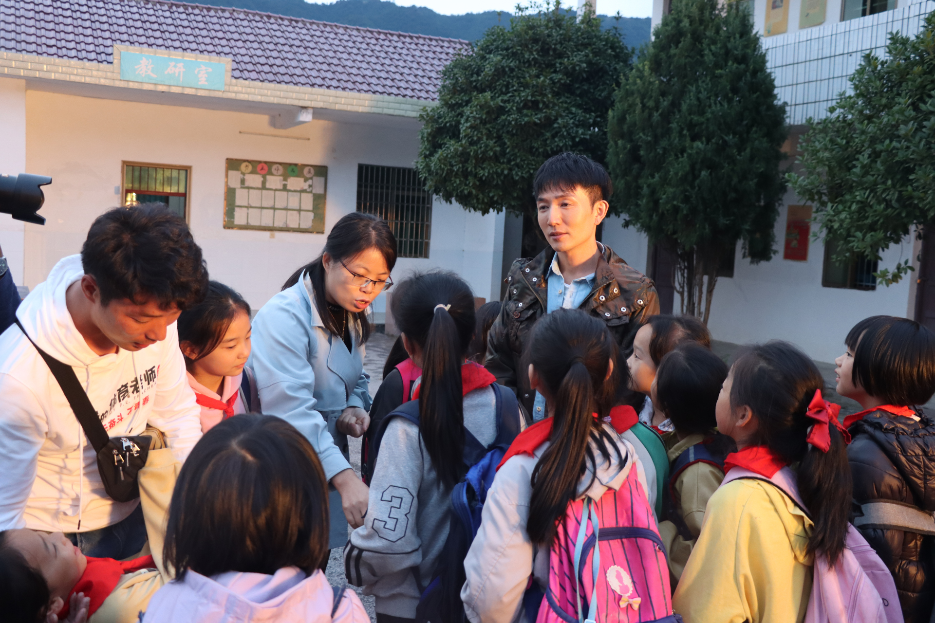 杭州翁梅文正小学图片