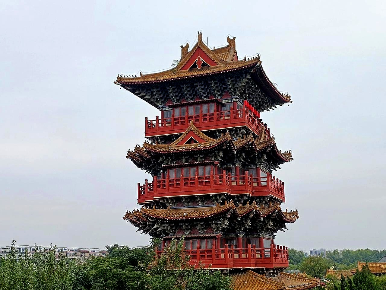 我们是乡镇的中心小学,学校近几年学生人数越来越少