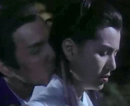 三版小龙女被尹志平侵犯,左边是陈妍希,中间是李若彤