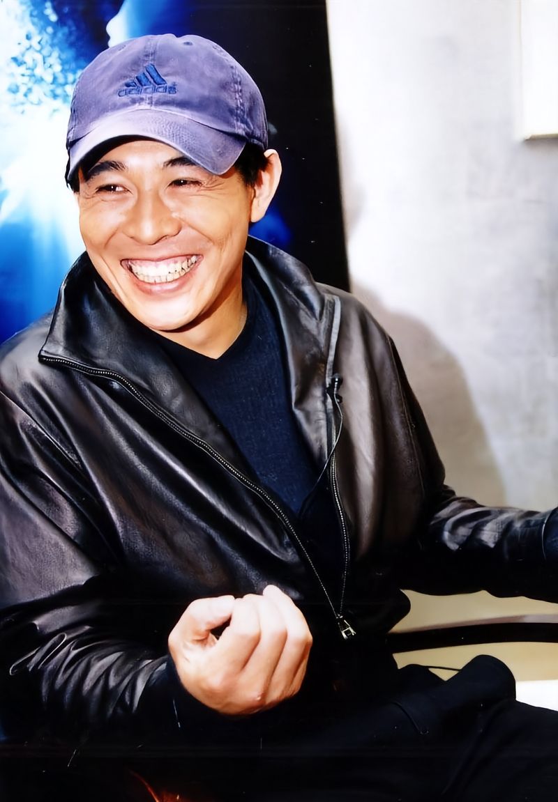 1998 年李连杰在上海买 800 平别墅,去好莱坞拍戏后花 20 万请十多名