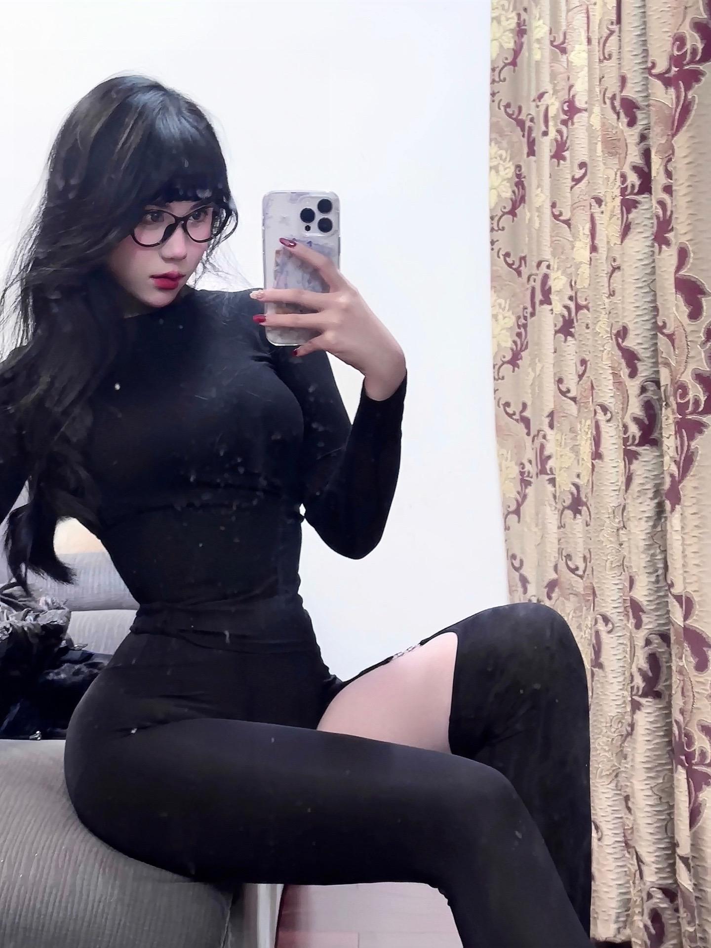 美女戴眼镜的美女图片翘屁股御姐图片超清眼镜紧身衣美女瑜伽裤大长腿