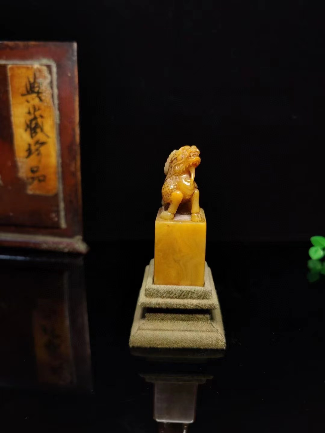 老寿山石印章,文人雅士之选.色彩斑斓,温润如玉,手感细腻如晨阳.
