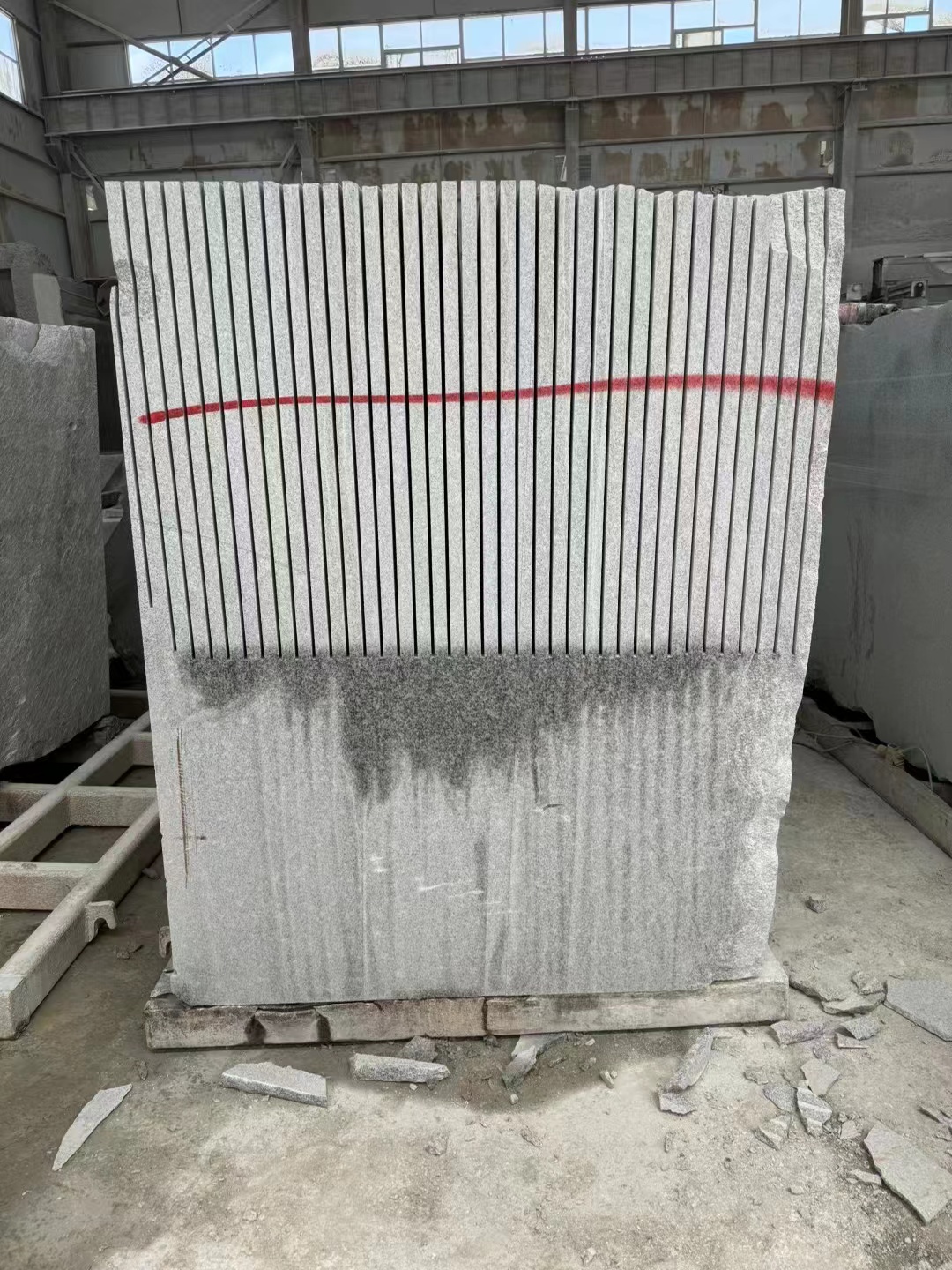 业白麻花岗岩简介其表面光洁度高耐腐蚀的同时也耐酸碱硬度密度大