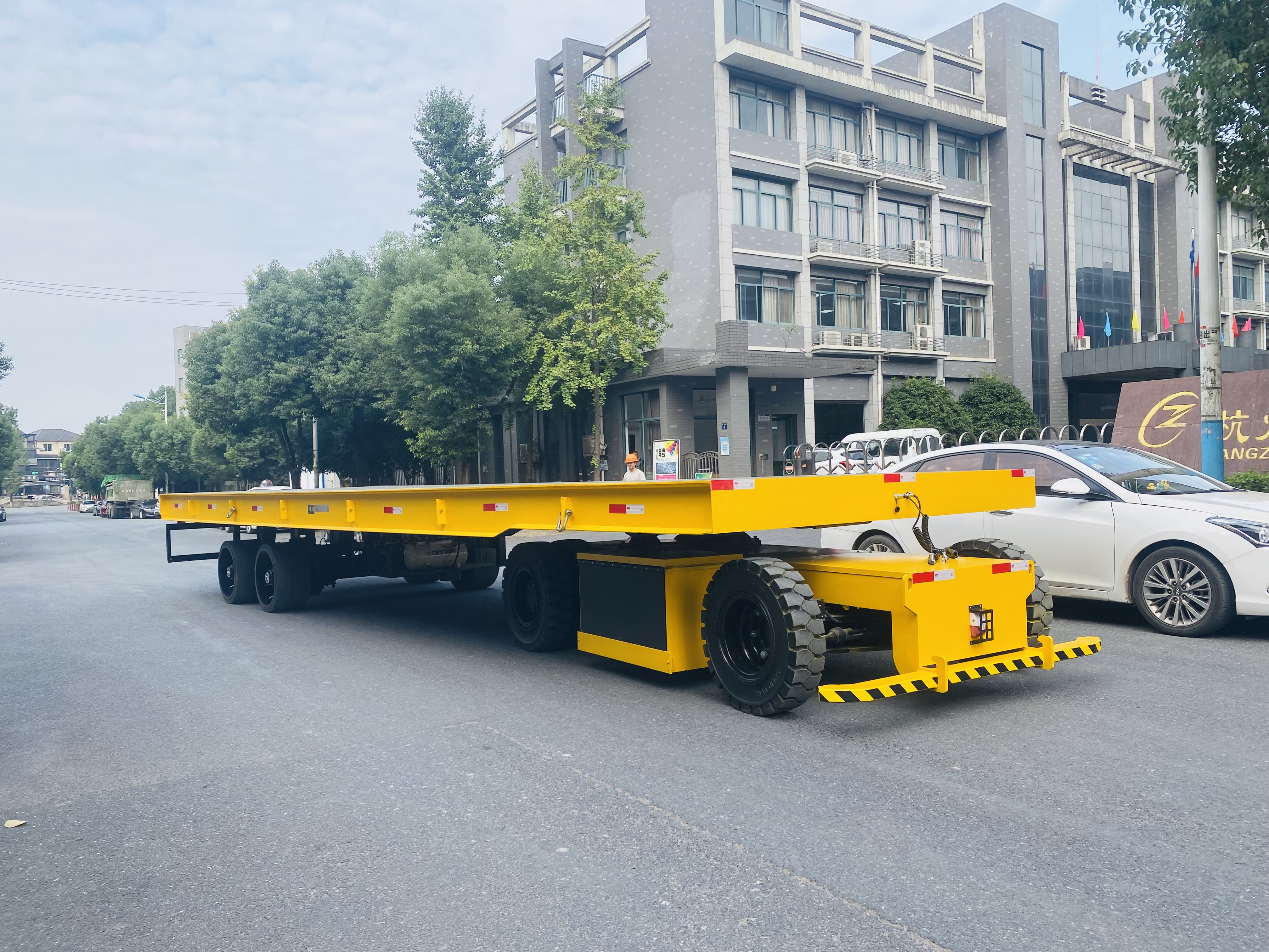 电动平车的定义与发展历程  电动平车,顾名思义,是以电力