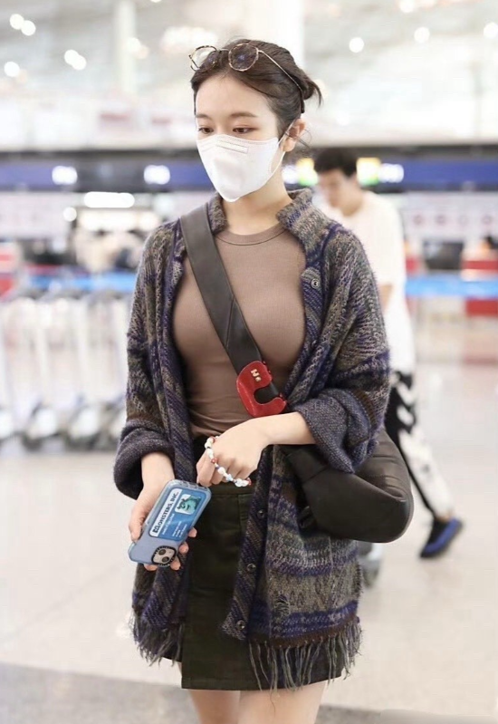 难道李兰迪也要走纯颜巨乳路线了?