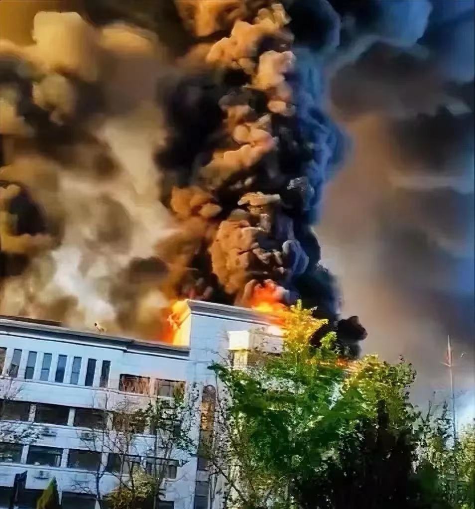 齐河财政局办公楼火灾,首先应该排除的是人为纵火,因为像这种财政大楼