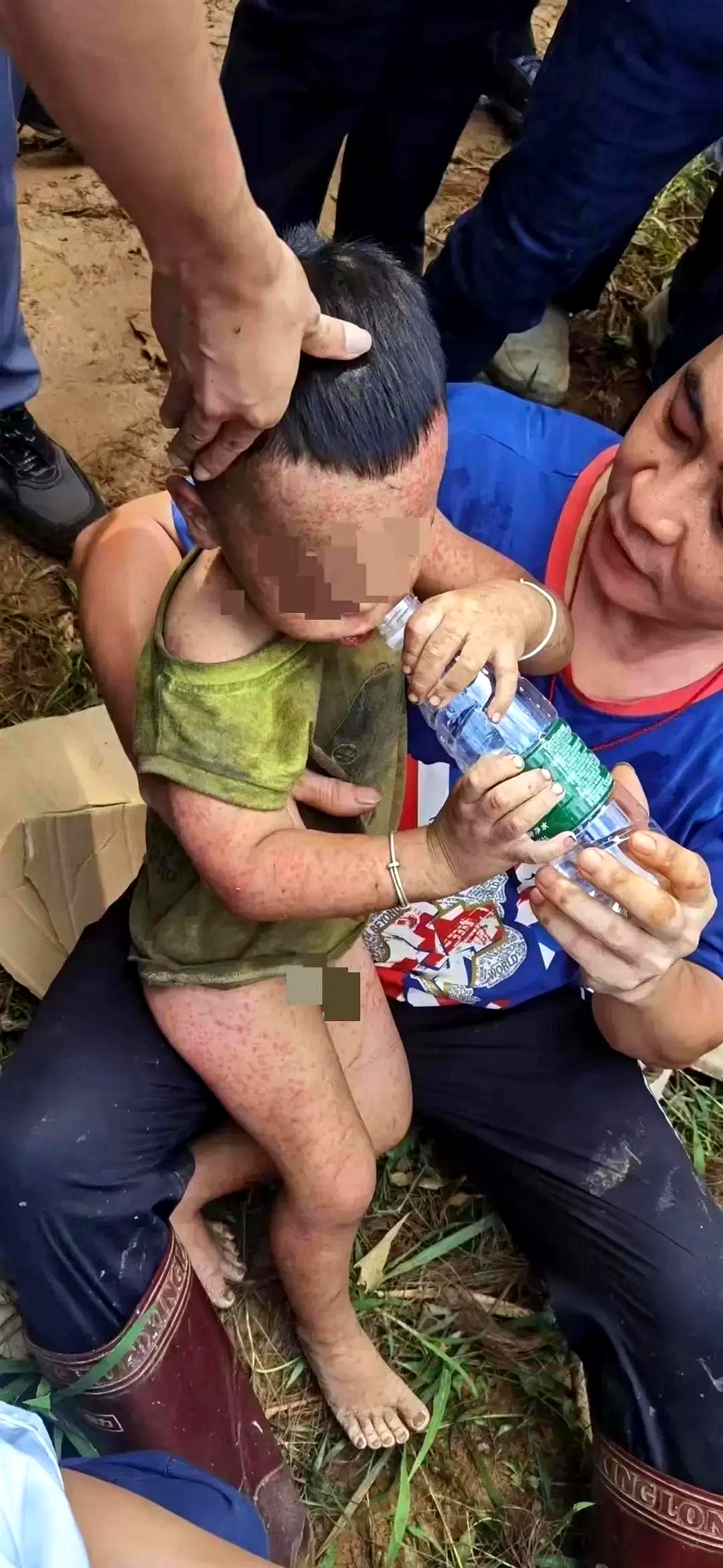 一个3岁的男童走失了,当地公安局立即出动了200多