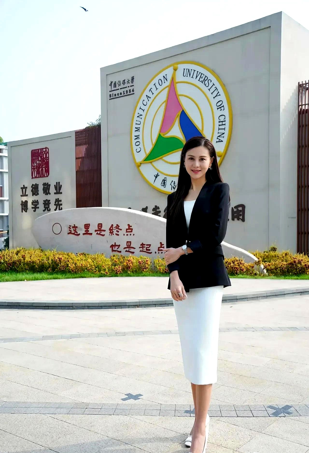 她叫林婉儿,长得像混血儿一样漂亮,还是中国传媒大