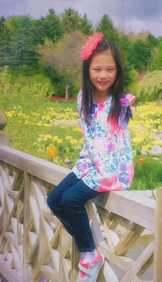 女儿的手因为长时间血液不通,组织坏死,不得不截肢.出院那天