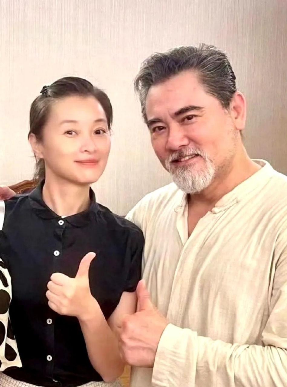 吴越探班赵文瑄,当年的美男子如今已经满头白发 67了,岁月不饶人啊!