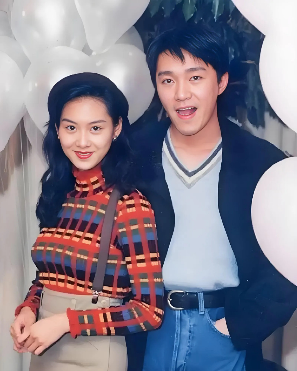 那年,莫文蔚在周星驰家洗澡时被朱茵撞见,她才知道他是有女朋友的