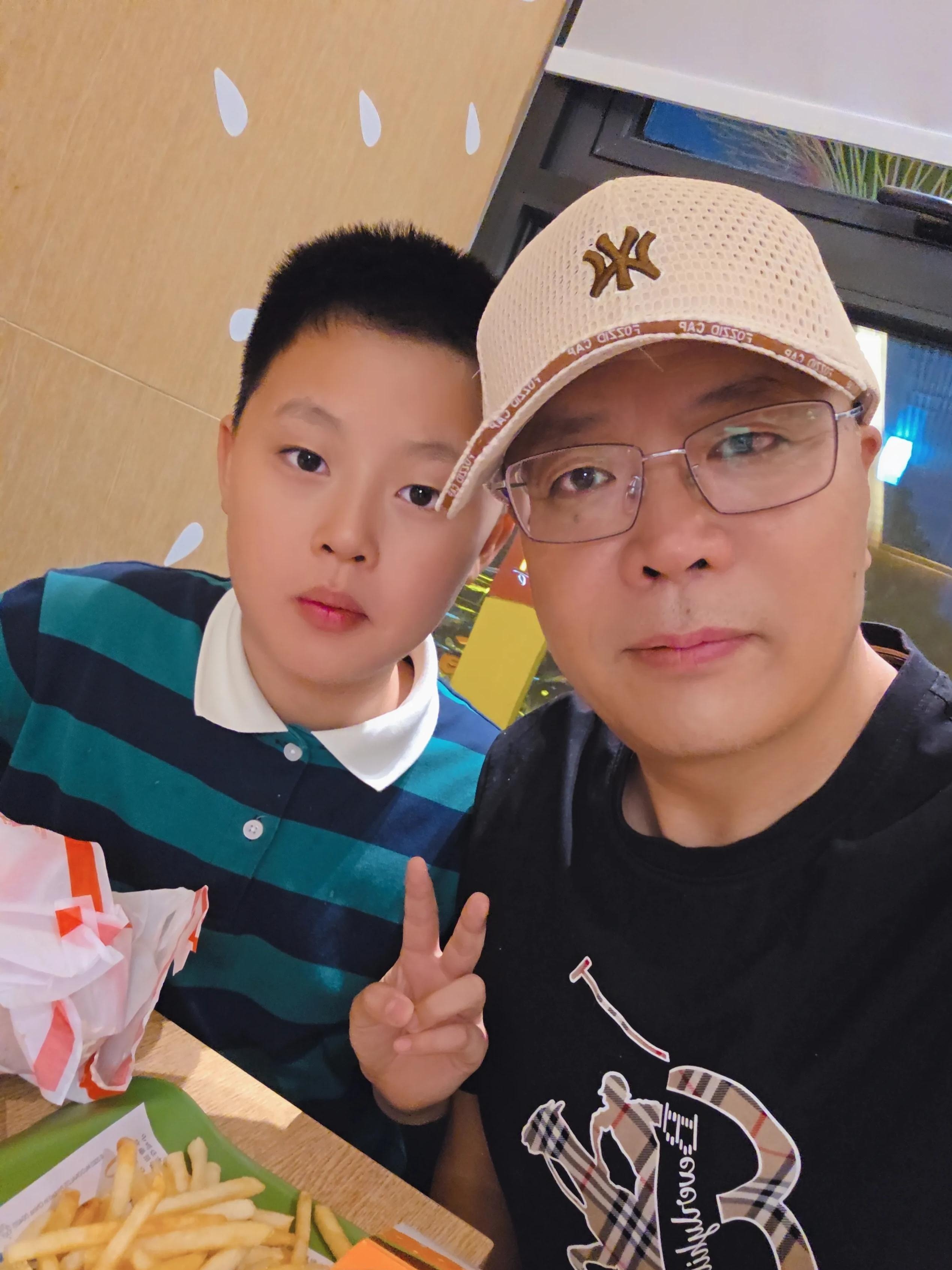 女儿女婿下午就回青岛,外孙在济南住一周……