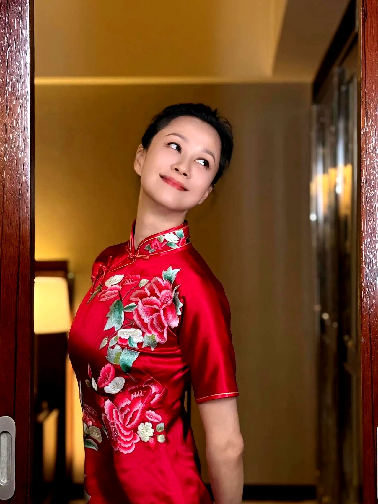 董洁主打清纯程莉莎走人妻路线这位女星选择突出身材优势