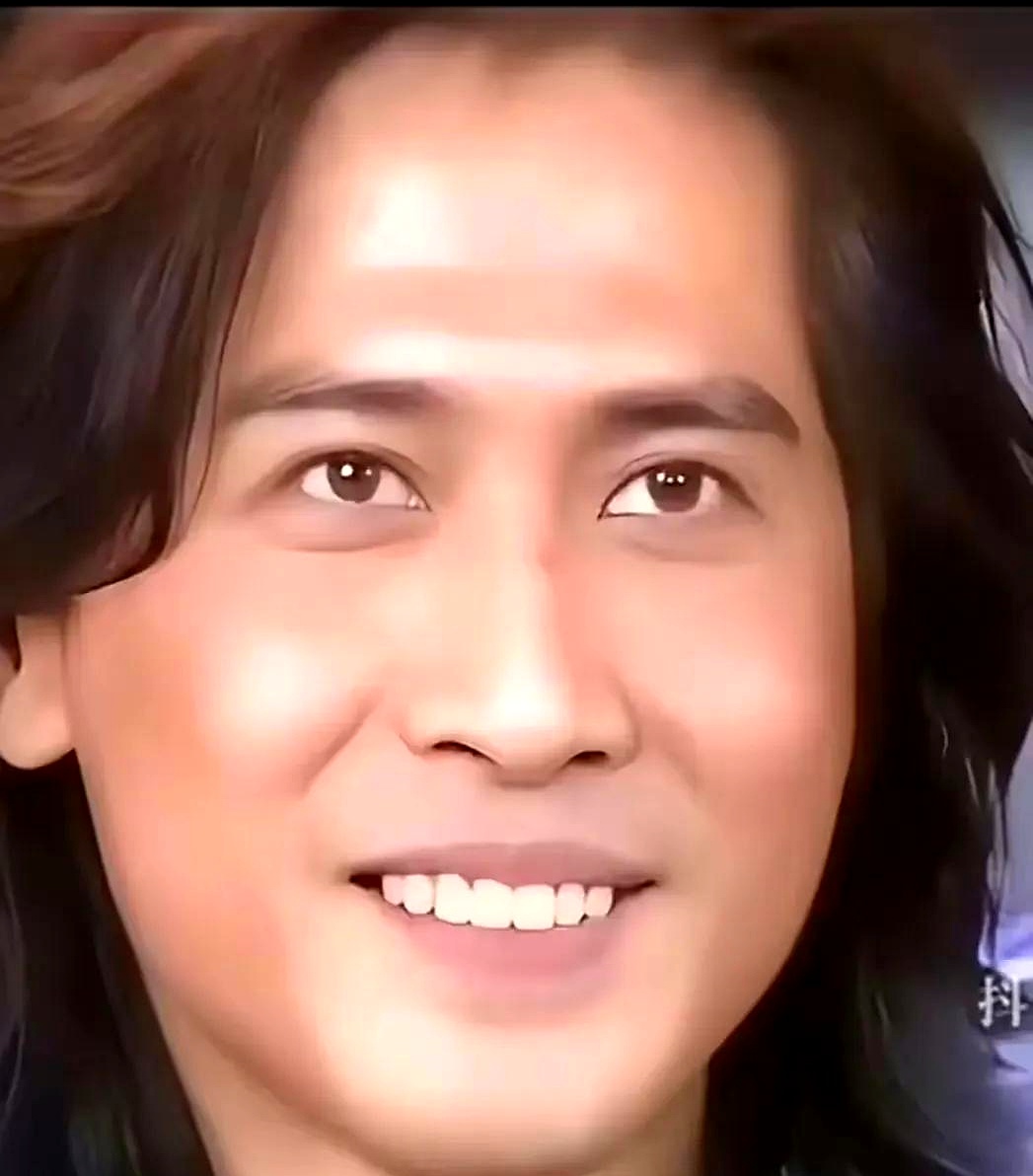 齐秦演唱会翻车,唱歌不行全靠粉丝撑