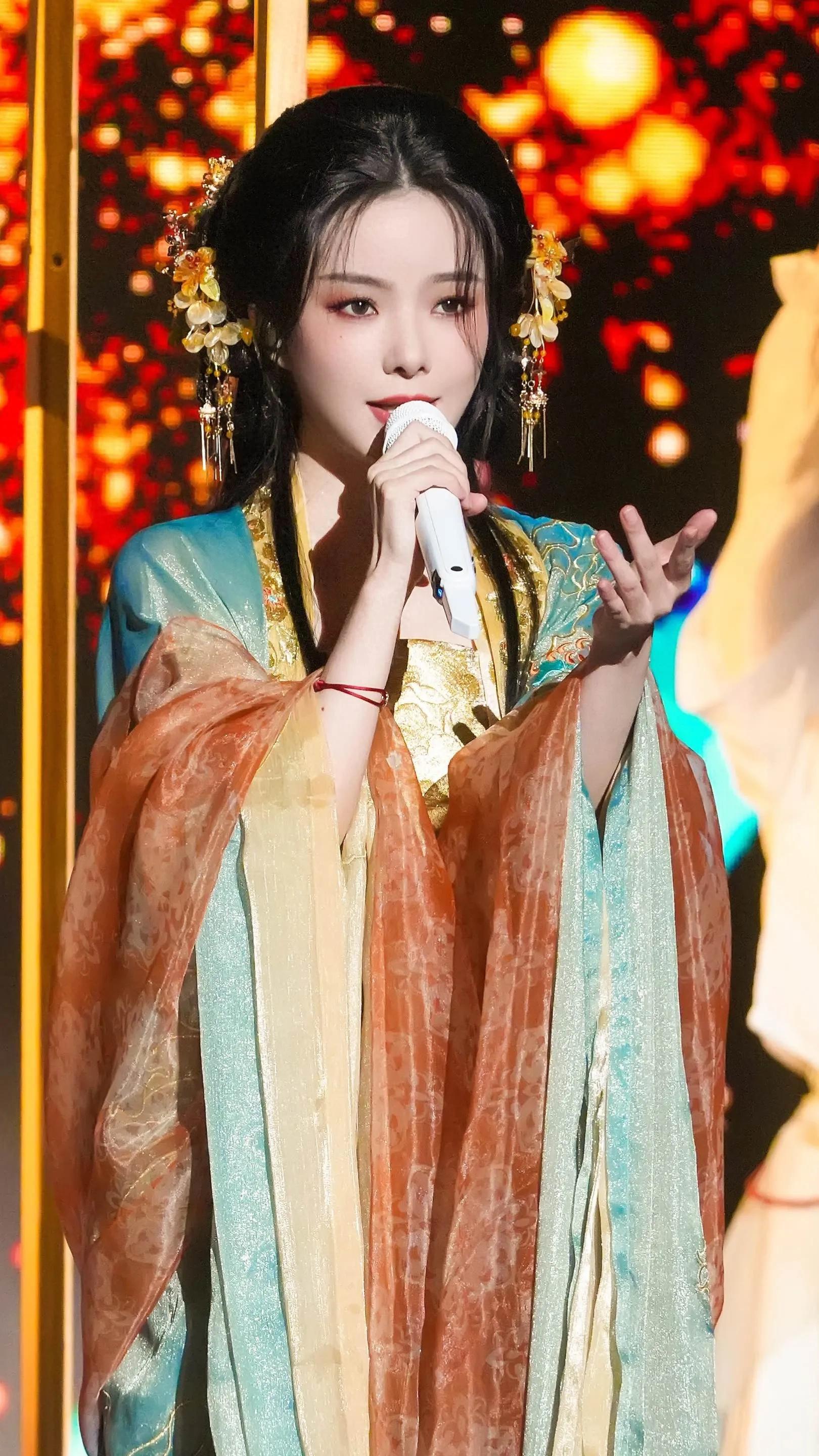 美女壁纸—陈卓璇,这个古风华丽造型真的是太美了