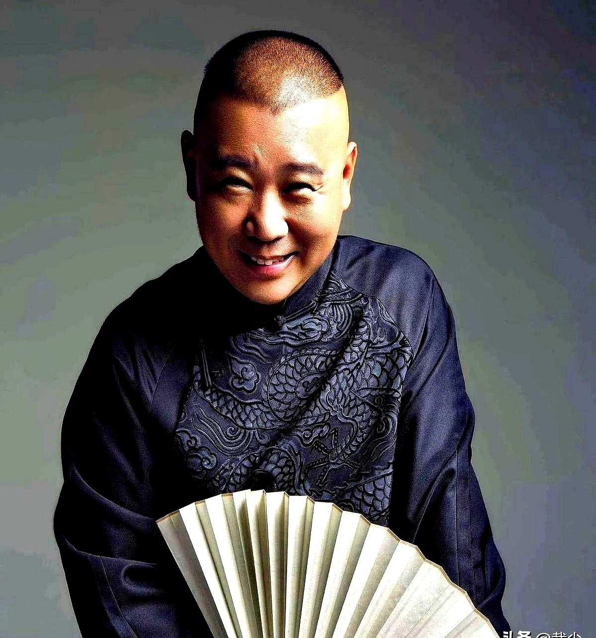 杨仪与郭德纲的关系变化引发了不少讨论,这种在圈子里的拆伙现象其实