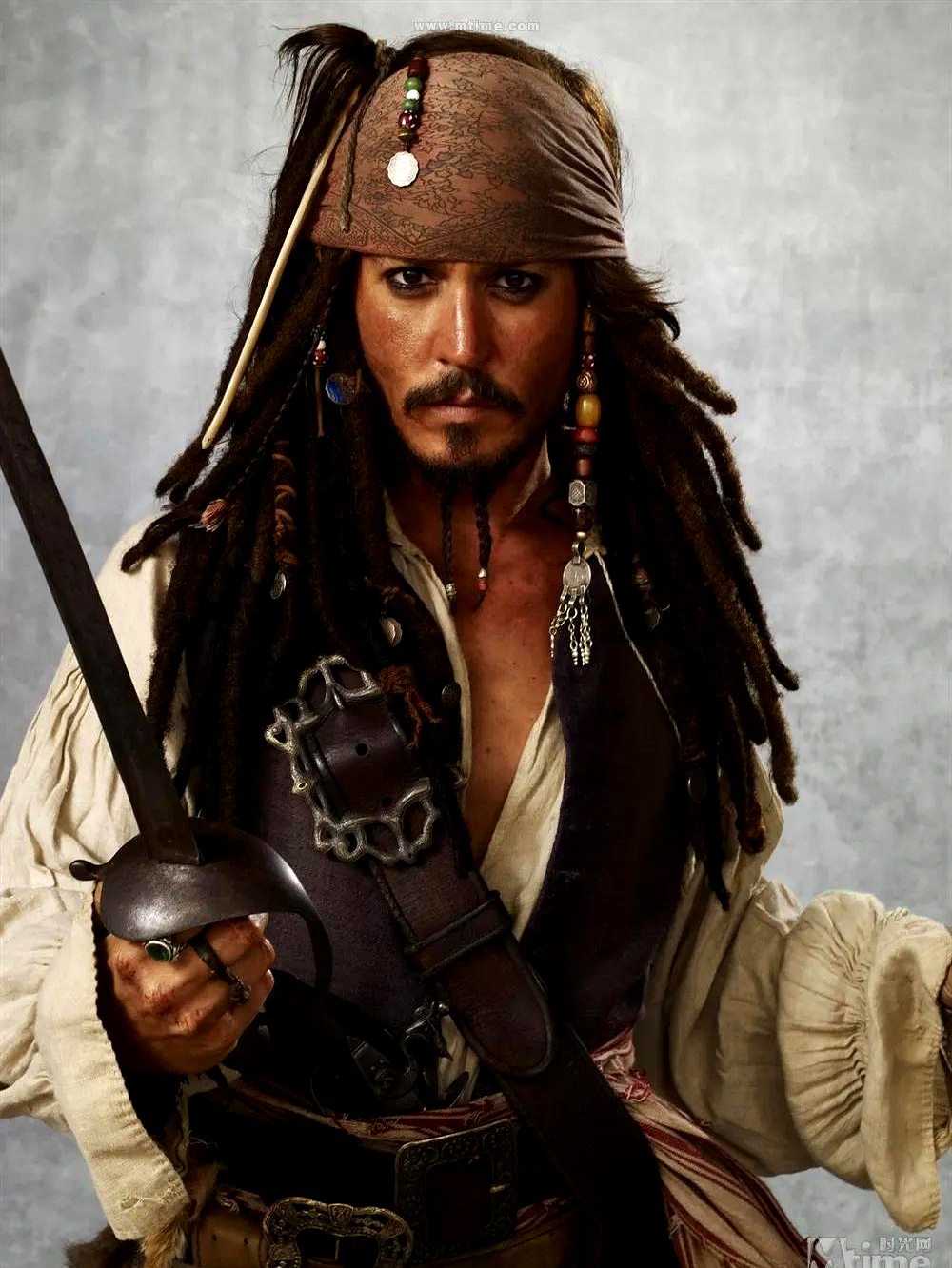 谈到最经典的银幕形象,约翰尼·德普在《加勒比海盗》中饰演的杰克