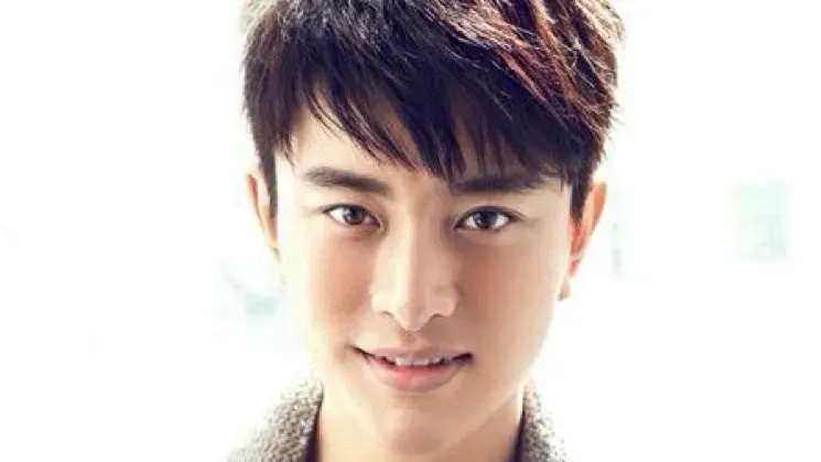 有细心的网友发现黄景瑜疑似使用情侣头像,于是纷纷猜测他和迪丽热巴