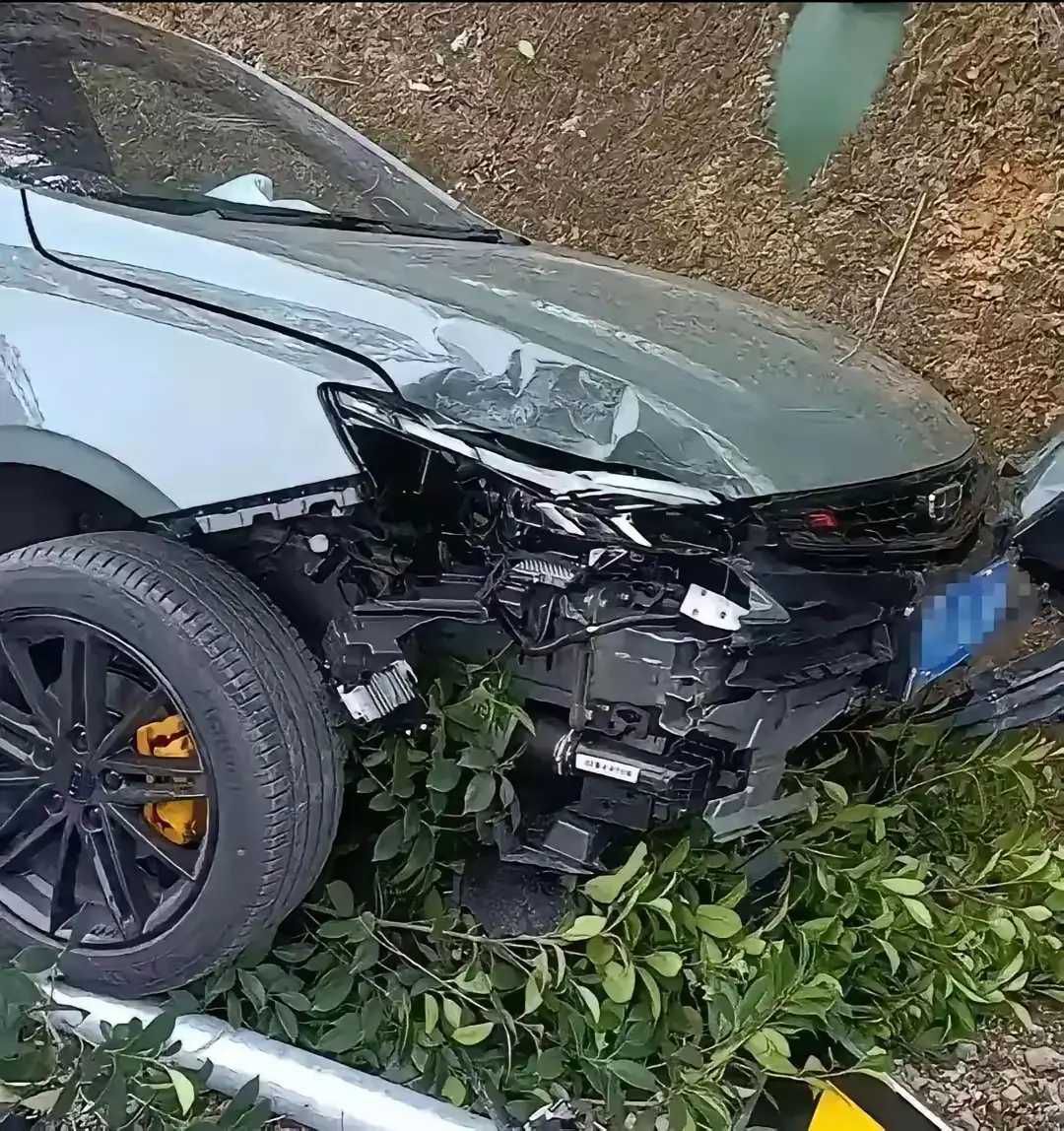 上了半年班就提了一辆新车准备开回家按照网上的段子在村口装一装的