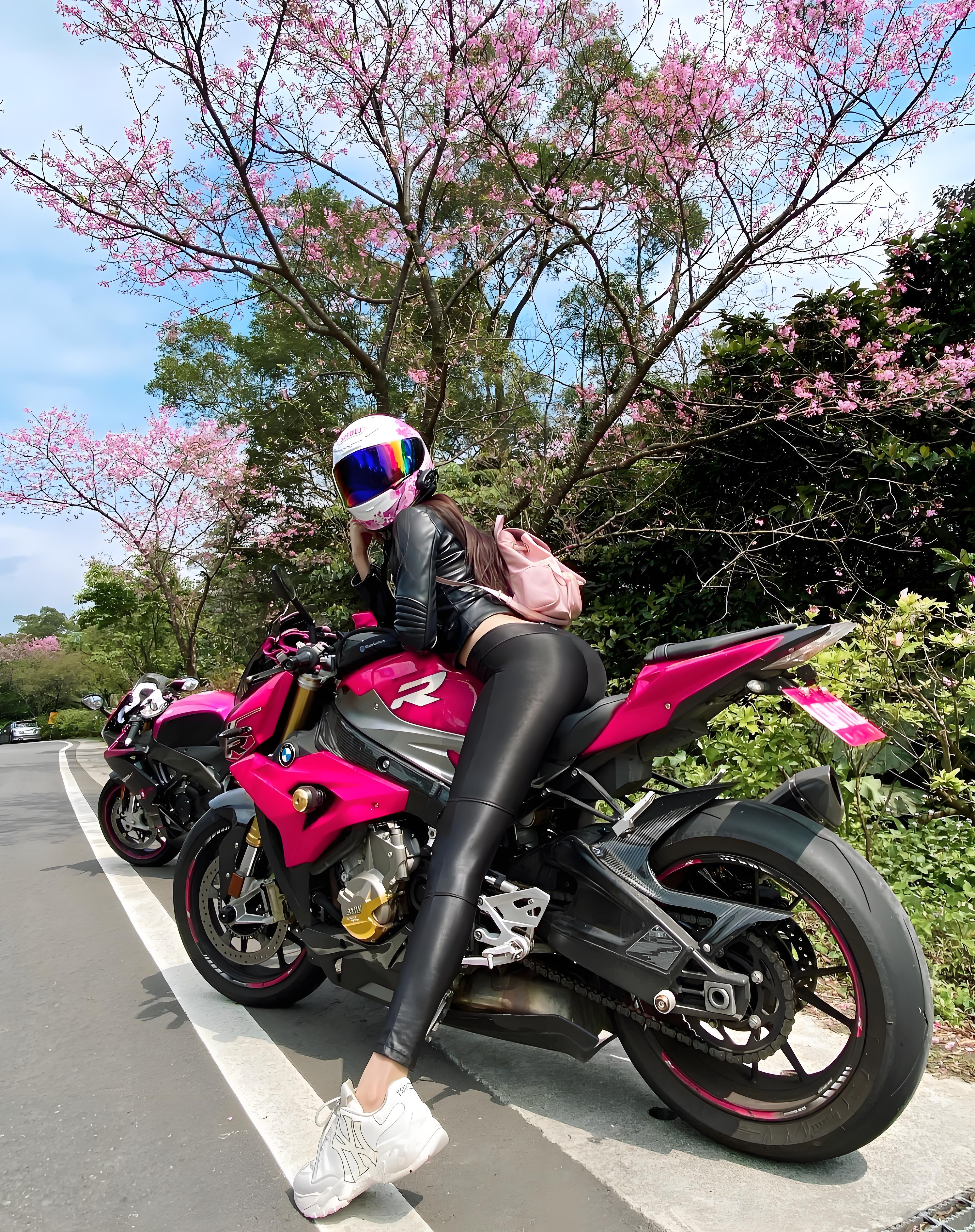 我就有这么一个机车梦,它不仅仅是个交通工具的幻想,简直是青春热血与