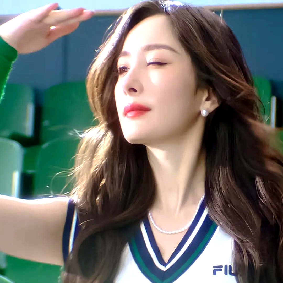 其实都是冲着杨幂的面子去的,不然谁知道嘉行这家公司啊