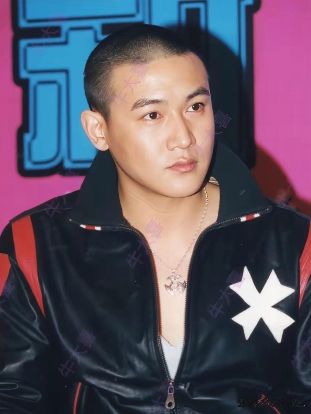 换了头型的陆毅依旧超帅