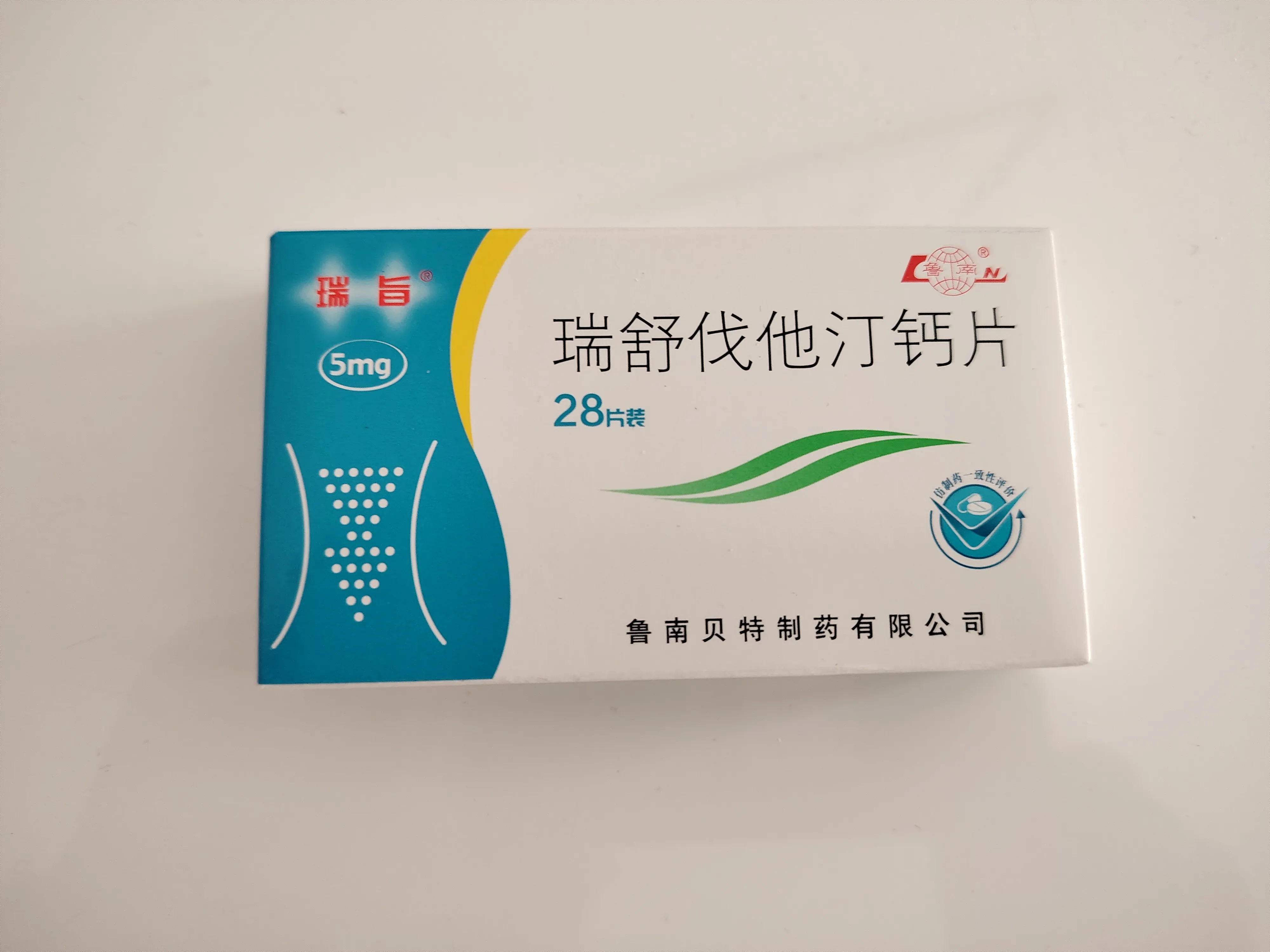 我去当地的药店购买"瑞舒伐他汀钙片",一盒36元,而去当地的人民医院