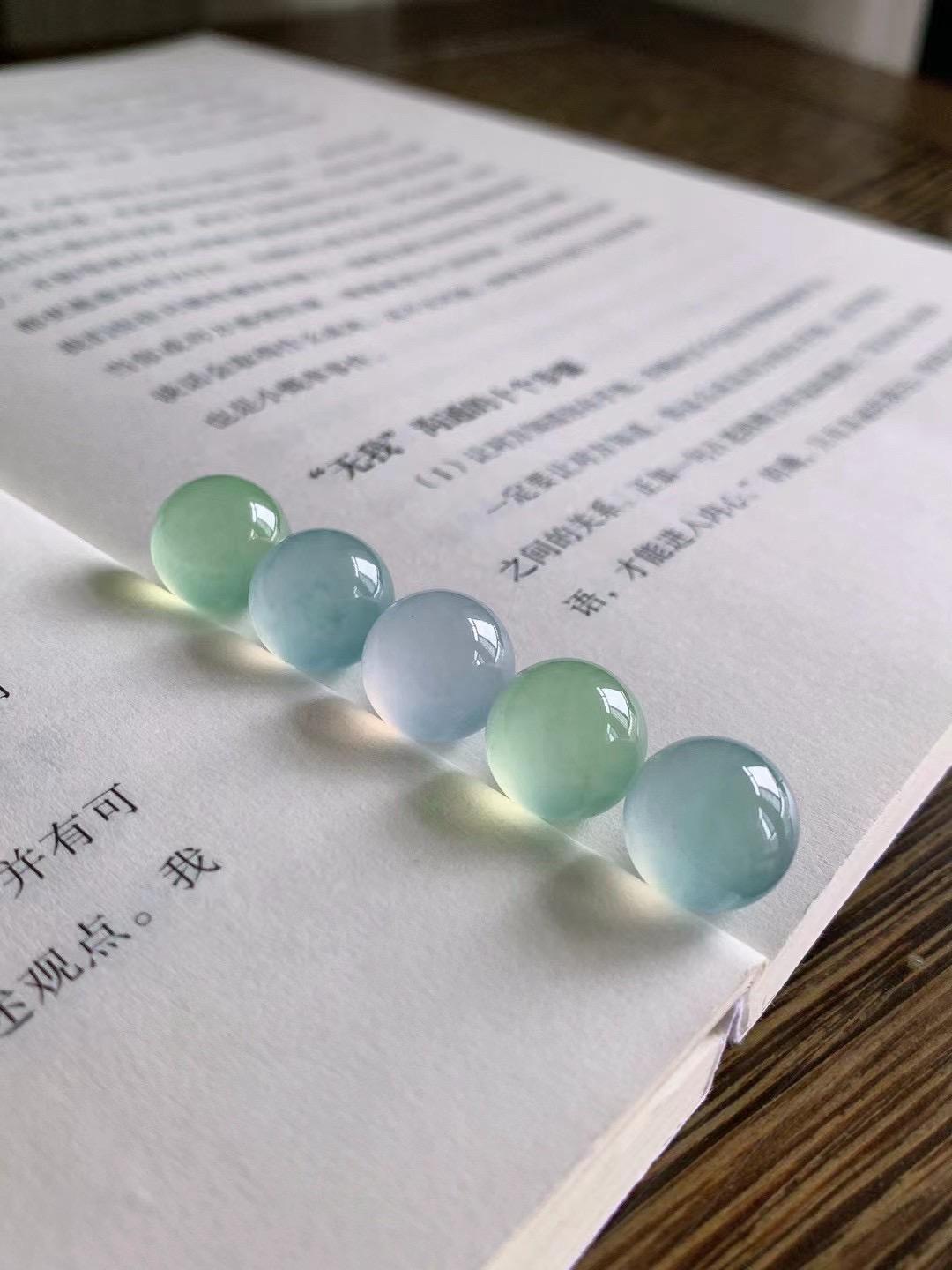 珠宝与翡翠的区别在哪里(珠宝与翡翠的区别在哪里图片)