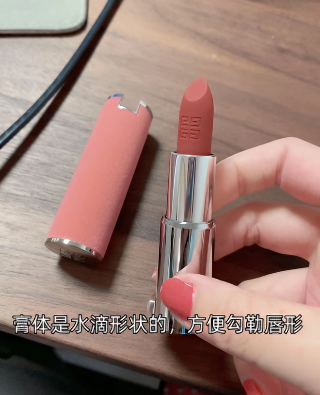 遮唇膏能吃吗(唇部遮瑕膏吃饭怎么办)
