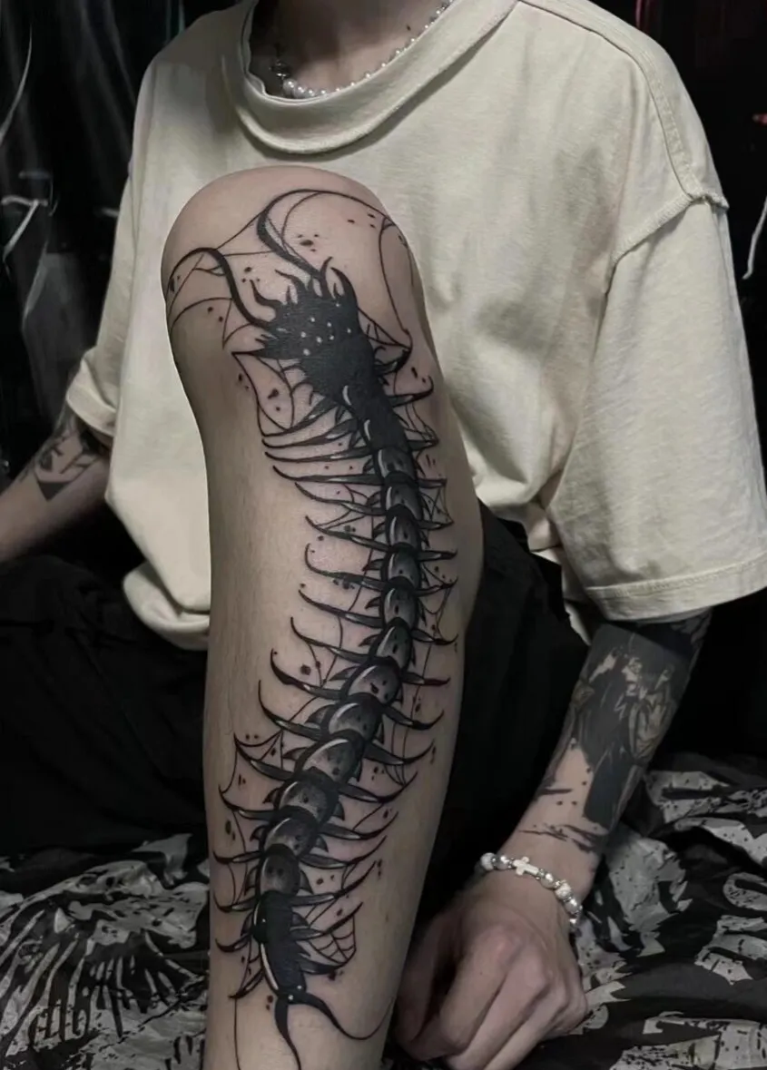 河北的一位新娘在婚礼前夜突然发现她的未婚夫竟是一