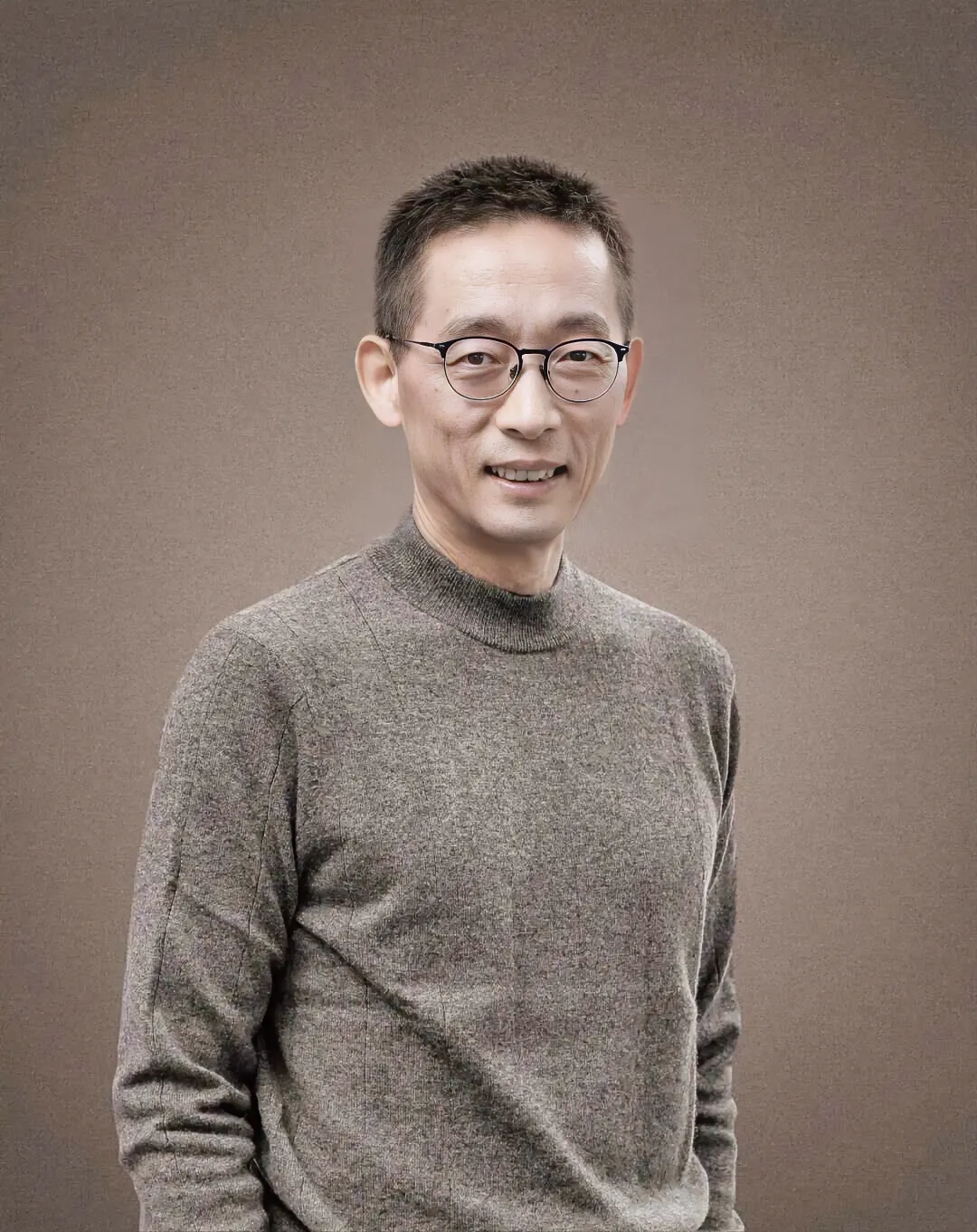 科学家施一公的家庭关系主要如下: 一,祖父:施平,1911年11月1日出生于