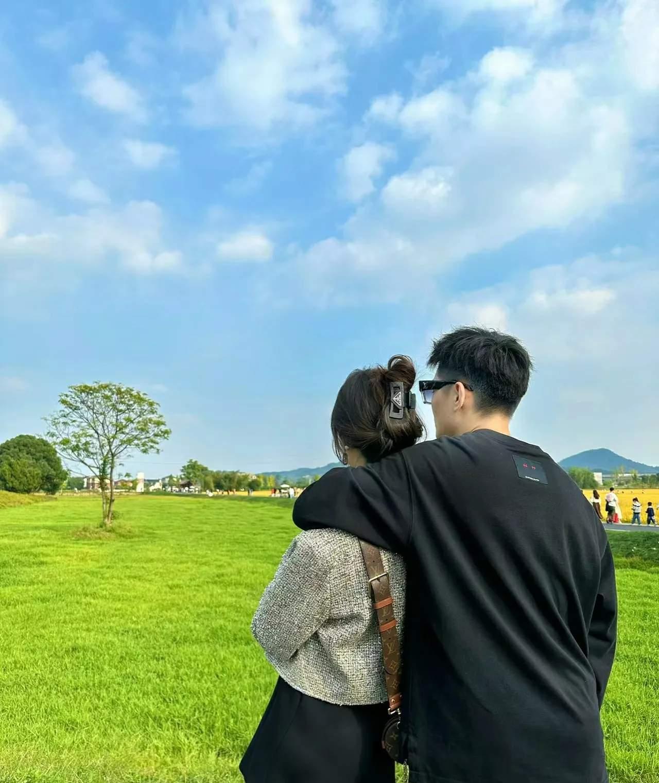 我和妻子小莉结婚三年感情一直挺好的可这次出差